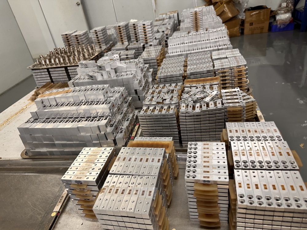 设备和人员图片3